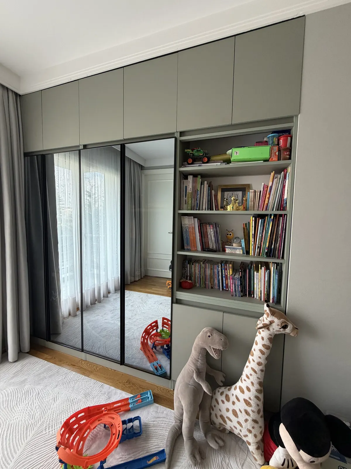 Asaf's Bedroom 02